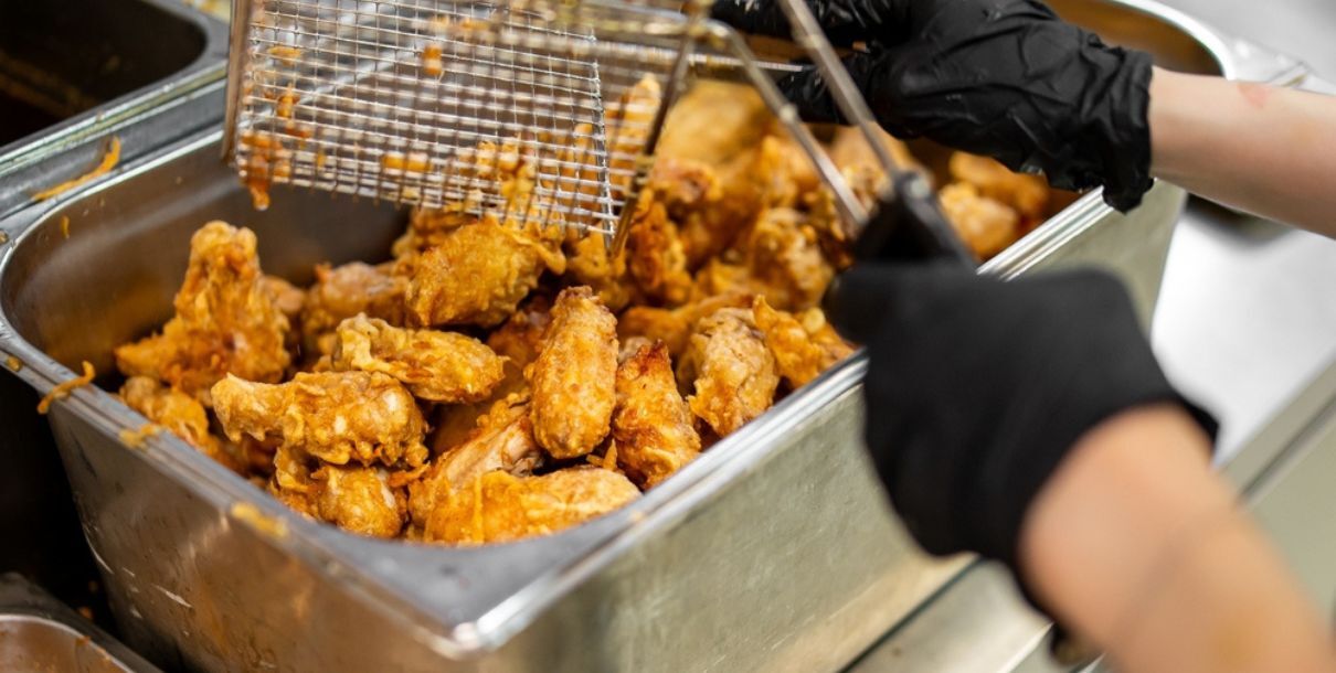 Los errores más caros al usar una freidora (y cómo evitarlos sin perder dinero ni sabor)