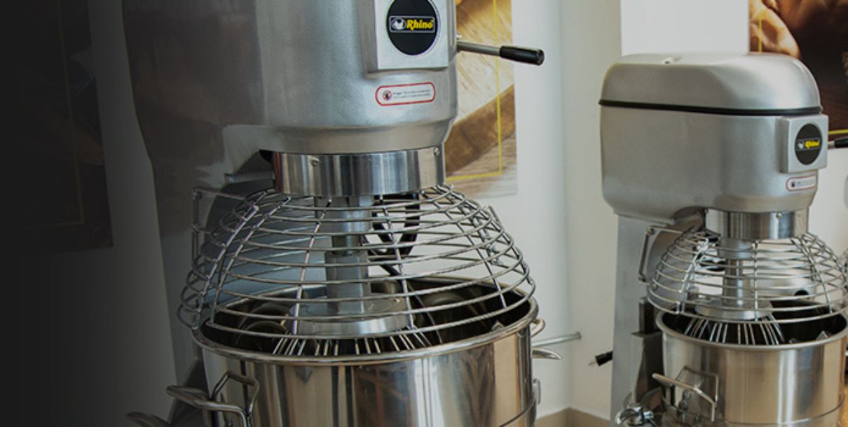 Importancia de batidoras y amasadoras industriales en negocios de repostería y panadería